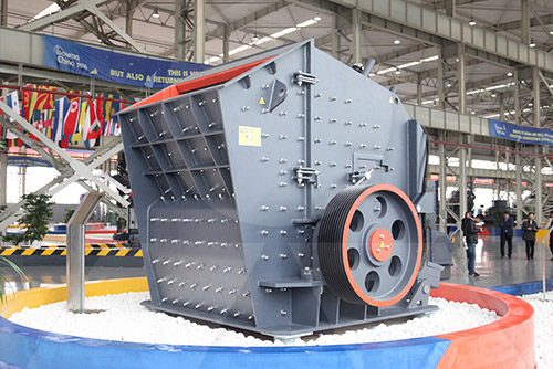 反擊式破碎機(jī)工作現(xiàn)場(chǎng)展示圖