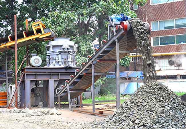 液壓圓錐式破碎機(jī)作業(yè)現(xiàn)場(chǎng)