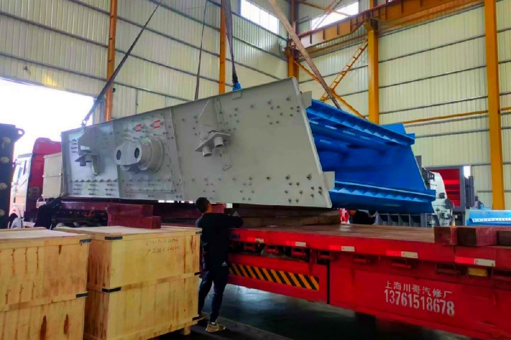 2YK3072振動(dòng)篩發(fā)往湖南客戶(hù)